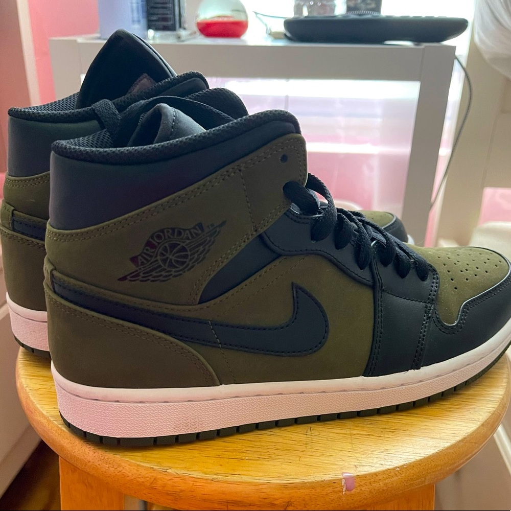 JORDAN 1s MID OLIVE CANVAS